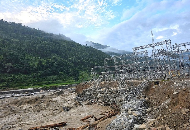 रसुवामा आकस्मिक बाढीले थप क्षति, सडक र संरचना प्रभावित